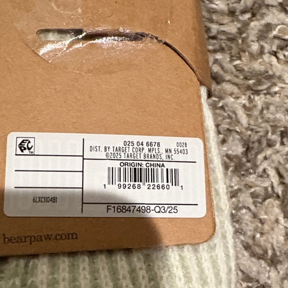 FREE in bundle NWT BearPaw Cream and Light Green Knit Crew Socks - Picture 6 of 6